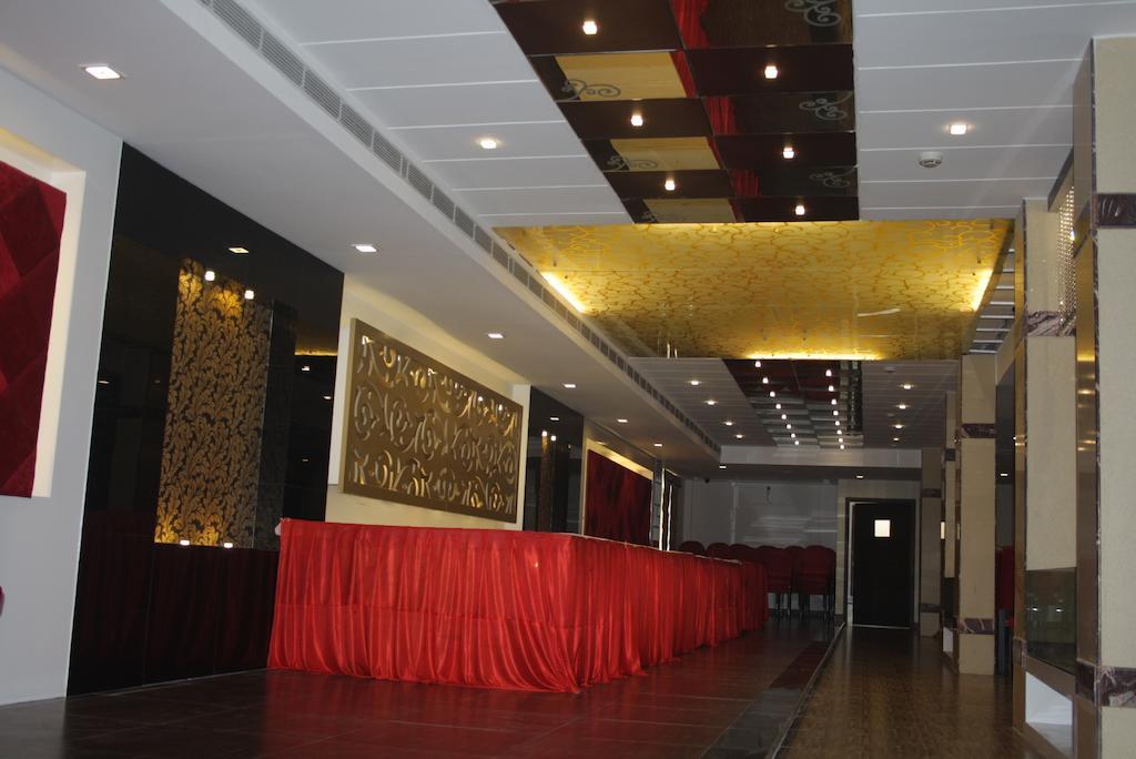 Hotel Golden Sky Lucknow Esterno foto